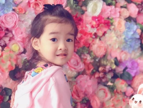 40岁聂远全家近照: 前妻离婚后消失银幕, 现任妻子美丽女儿可爱