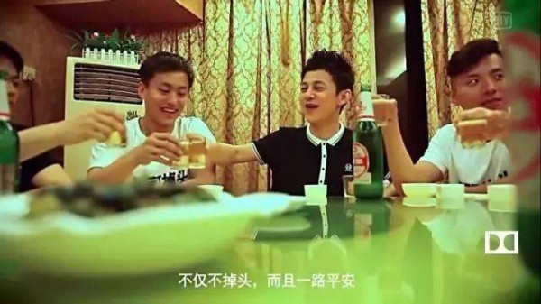 娱乐圈人脉超广的何炅,也在节目中对他红过脸,连拥抱都满是嫌弃
