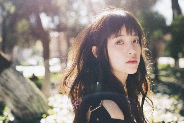 欧阳娜娜和欧阳娣娣走红毯对比差距大，完全就是女明星与我即视感