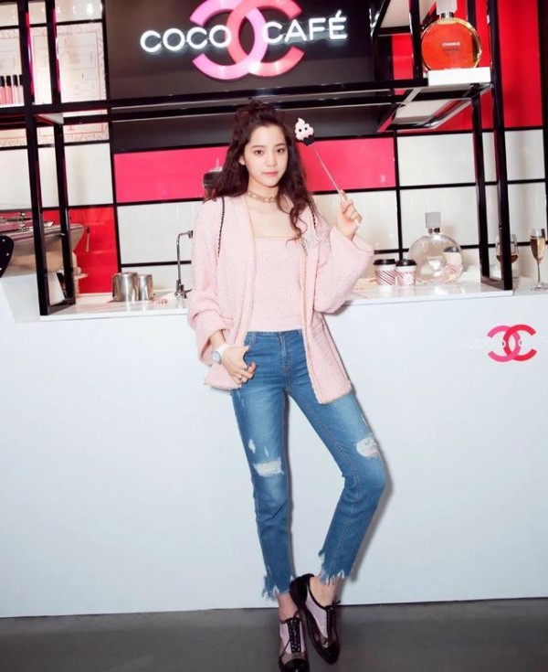 欧阳娜娜和欧阳娣娣走红毯对比差距大，完全就是女明星与我即视感
