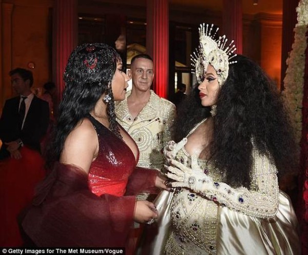 麻辣鸡和Cardi B