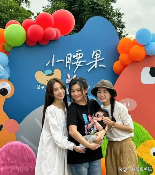 明星妈妈被指敷衍，抱娃方式不当，导演好友缺乏关怀