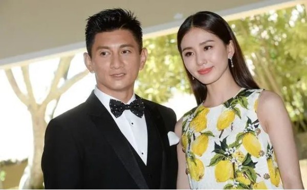 刘诗诗婚变升级被疑骗婚，曝吴奇隆与经纪人暧昧，女方已摘婚戒