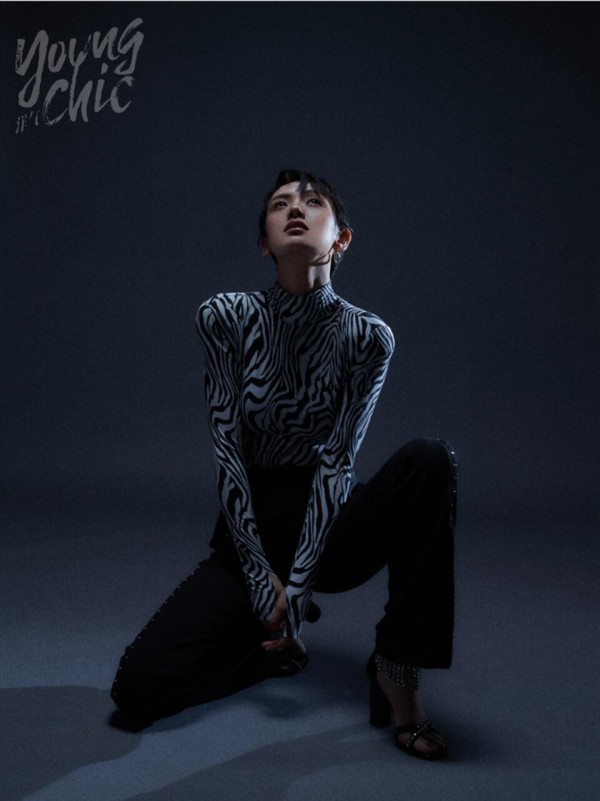 李晓峰光影下韵味十足.jpeg