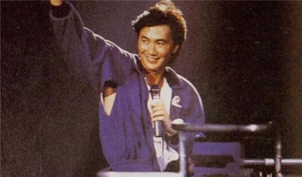 72岁老人演唱，吸引225万人围观，张学友：在他面前没有人是巨星
