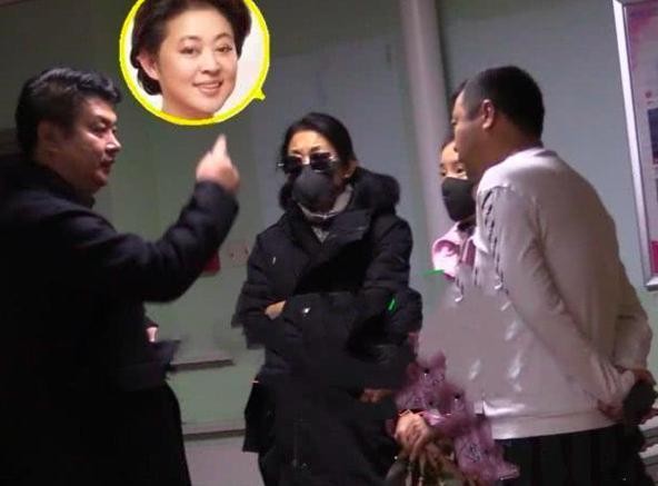 倪萍重感情，曾与赵忠祥系同事，今行动不便仍去探望生病好友
