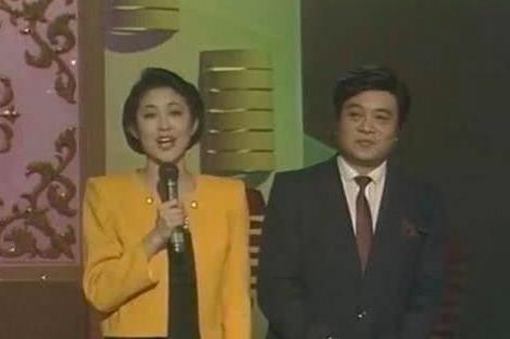 倪萍重感情，曾与赵忠祥系同事，今行动不便仍去探望生病好友