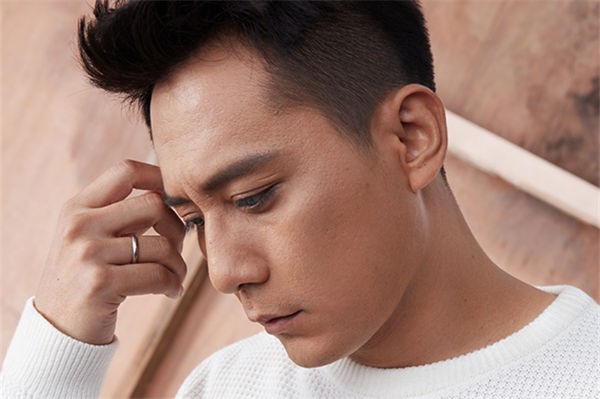 刘烨结婚是哪一年?刘烨和胡军是什么关系?