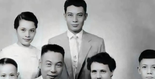 蒋孝严回忆父亲蒋经国去世：吐血离世，孤独死因致两子反目