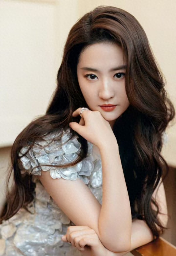 荆楚之地出美人，10位湖北女明星个个貌美如花，你最喜欢谁？