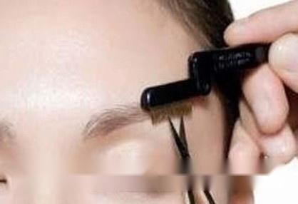 女明星浓眉视觉瘦脸,看稀疏眉毛拯救步骤 第3张