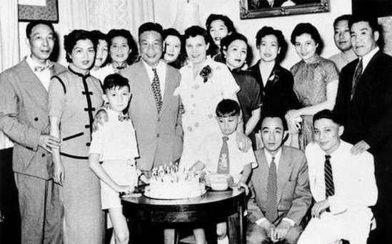 蒋经国和四个子女谁最亲近？他的两个私生子生活的怎么样？