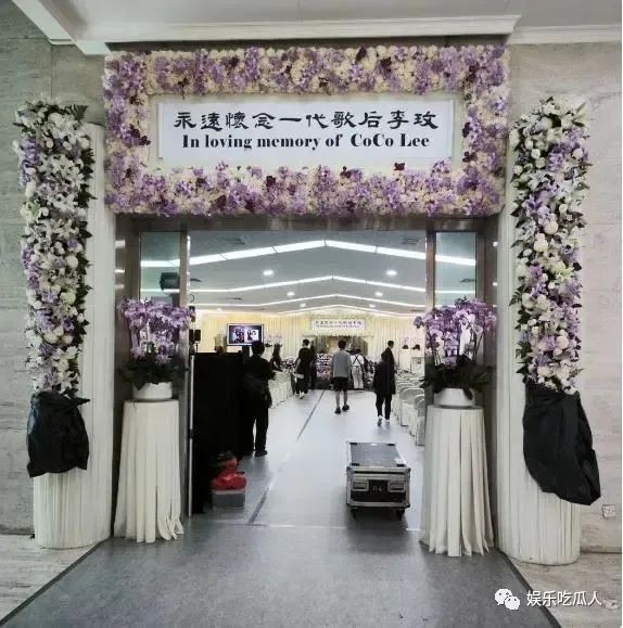 李玟出殡频发意外，8位扶灵人身份不简单，其中一个背景强大