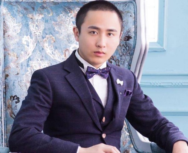 <a style='color:#f10404;' href='https://www.mingxing.cc/ ' target='_blank'>网红</a>散打小哥激怒粉丝说：就算不直播也能靠脑子赚钱