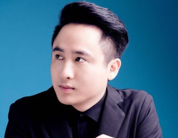 <a style='color:#f10404;' href='https://www.mingxing.cc/ ' target='_blank'>网红</a>散打小哥激怒粉丝说：就算不直播也能靠脑子赚钱