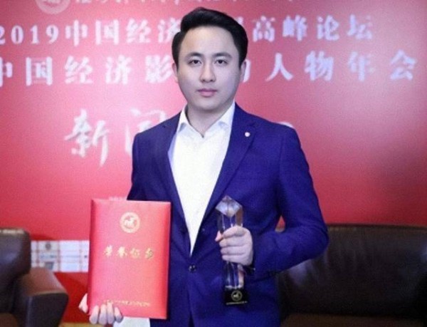 <a style='color:#f10404;' href='https://www.mingxing.cc/ ' target='_blank'>网红</a>散打小哥激怒粉丝说：就算不直播也能靠脑子赚钱