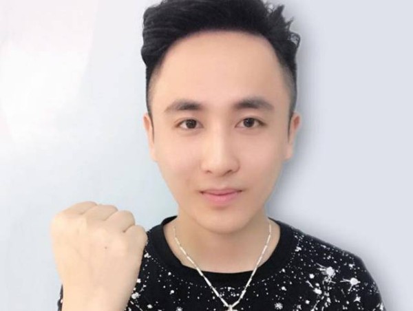 <a style='color:#f10404;' href='https://www.mingxing.cc/ ' target='_blank'>网红</a>散打小哥激怒粉丝说：就算不直播也能靠脑子赚钱