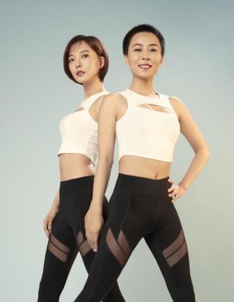 妹妹是一线明星，姐姐因春晚走红，却极少人知道她们是亲姐妹