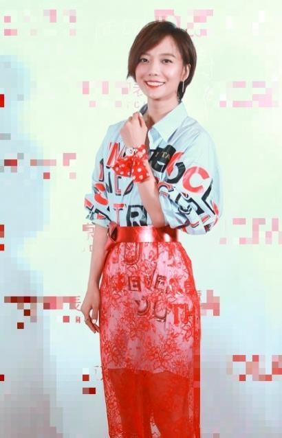 妹妹是一线明星，姐姐因春晚走红，却极少人知道她们是亲姐妹