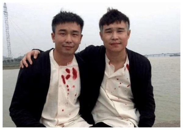明星和替身的合照，陈小春已经够像了，最后一位娶了本尊的前女友