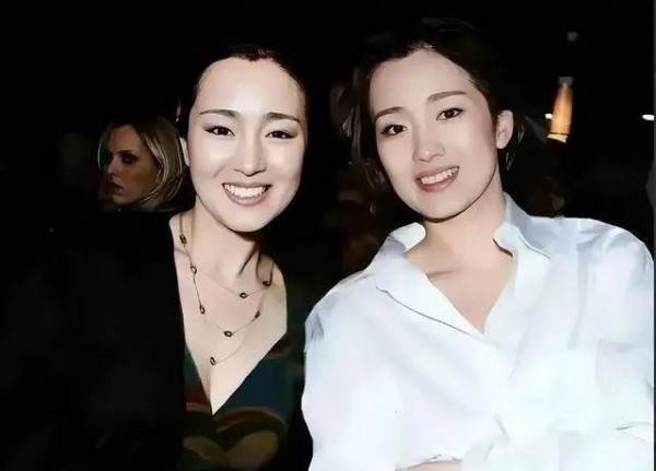 巩俐与替身同框：真假难辨，谁能分清她们的差异？