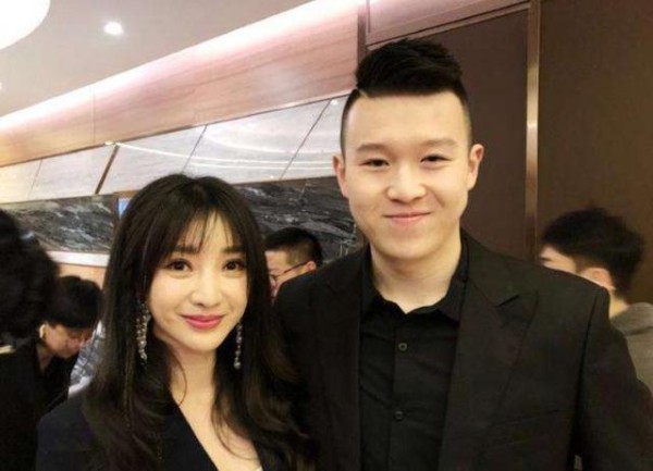 同父异母亲兄弟互不认识，22年没见面，宋丹丹怒斥英达枉为人父