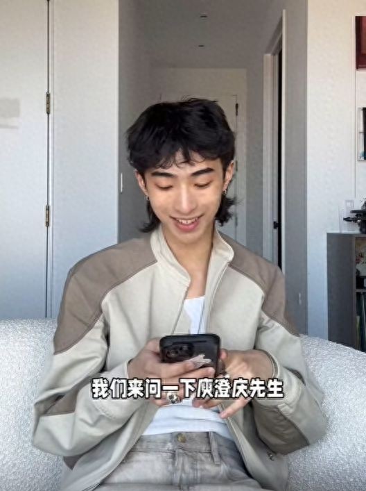 22岁哈利打电话给爸爸庾澄庆，父子关系客气，同父异母的弟妹出镜