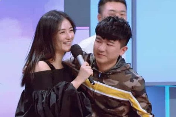 张大大和谢娜的那件事怎么回事 踩着谢娜上位而且不说谢谢