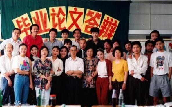 和张嘉译曾是北电同学，被张嘉译评价：不懂他为啥还在这个圈子混
