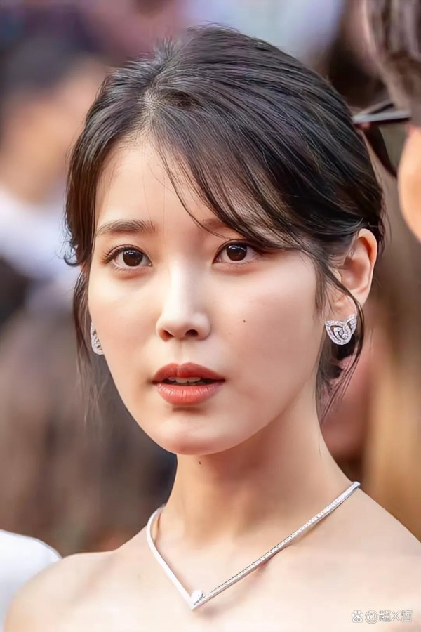 韩国演员李知恩的家庭关系主要包括以...@超X哲的动态