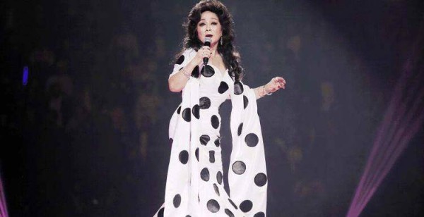 舞台为她破例，宁可分手不愿“身份”，如今69岁她依然受尊重！