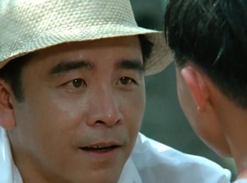 他是香港的第一位影帝，神似周杰伦，兄弟三个人都是明星！