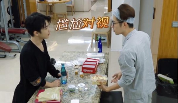 周震南和陈学冬是什么关系？他家庭背景是怎样的为什么英语这么好