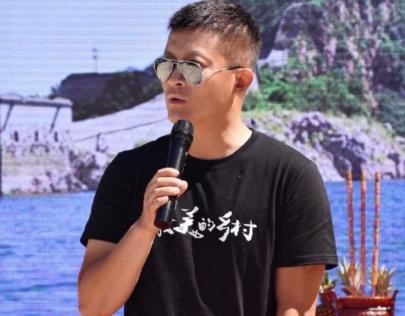 亲哥力捧他13年，一走红就单飞，如今42岁已满头白发无戏可拍