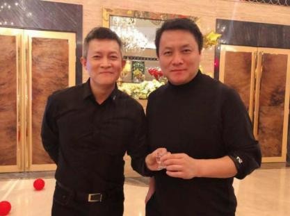 亲哥力捧他13年，一走红就单飞，如今42岁已满头白发无戏可拍