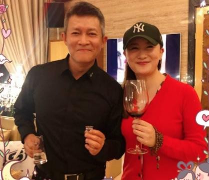 亲哥力捧他13年，一走红就单飞，如今42岁已满头白发无戏可拍