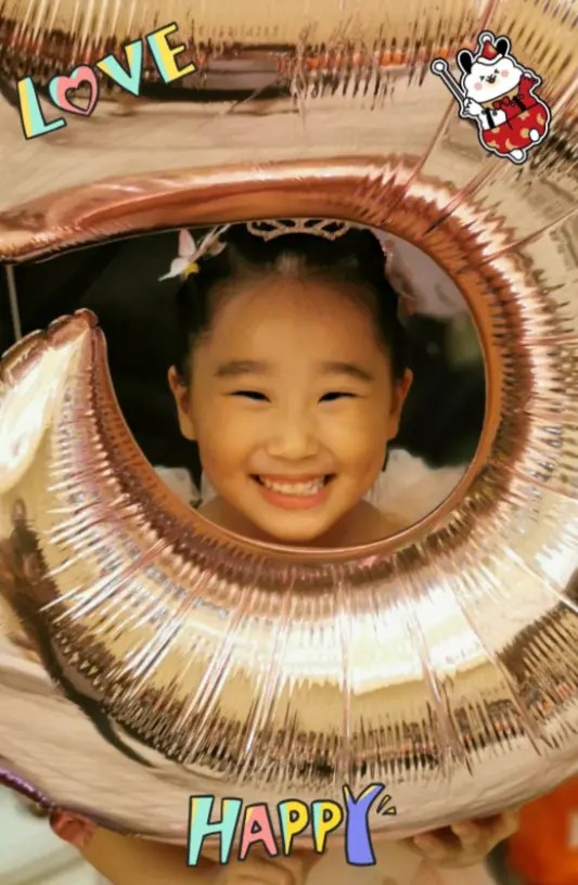 赵文卓夫妇为小女儿庆生！仅蛋糕要四位数，一家五口共用一张脸？