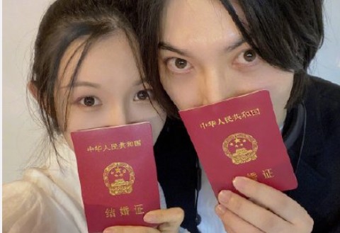 简弘亦结婚了吗 简弘亦老婆是谁1