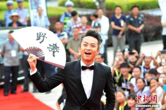 邓超称被孙俪带坏：她在生活中是挺逗的人（图）