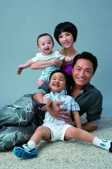 马景涛、吴佳尼和他们的两个天使(图)