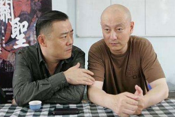 关栋天和关晓彤的关系 谁在捧她到底有什么背景