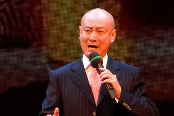 关栋天和关晓彤的关系 谁在捧她到底有什么背景