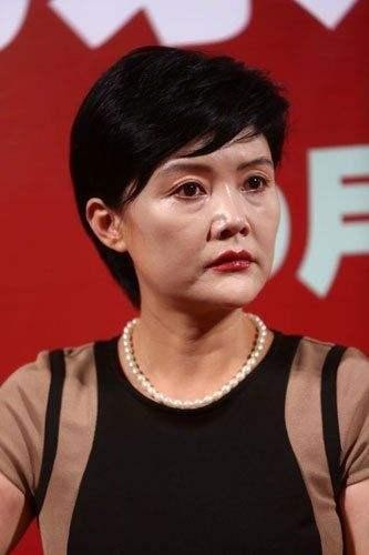 11岁被谢贤看中成名，和导演同居多年分手，至今仍单身