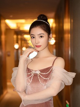 姚晓棠家庭背景揭秘：富二代还是普通家庭？父母身份职业是什么？