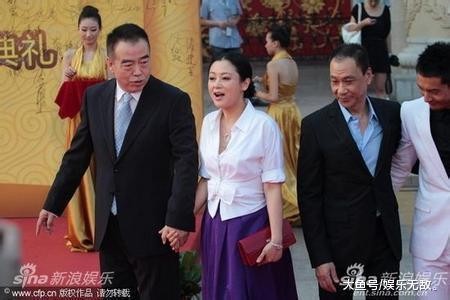 50岁陈红全家近照, 背景显赫为人低调, 婚姻大事曾遭亲父母反对