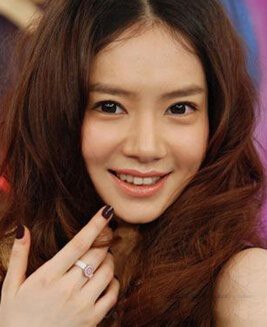 戚薇李承铉拒绝婚前性行为被爆 戚薇整容前后差别惊人