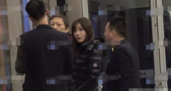 张朝阳和公司艺人约会，女方曾经出演《匆匆那年》，私照清纯甜美