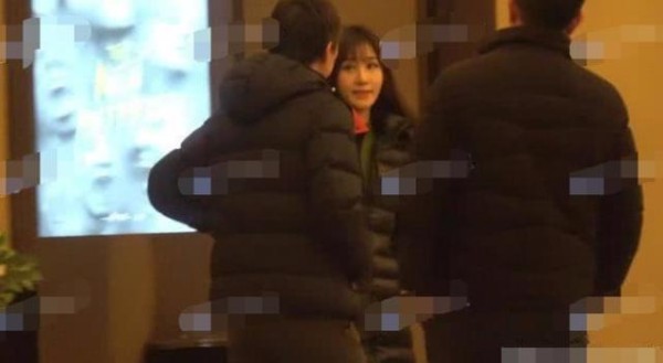 张朝阳和公司艺人约会，女方曾经出演《匆匆那年》，私照清纯甜美