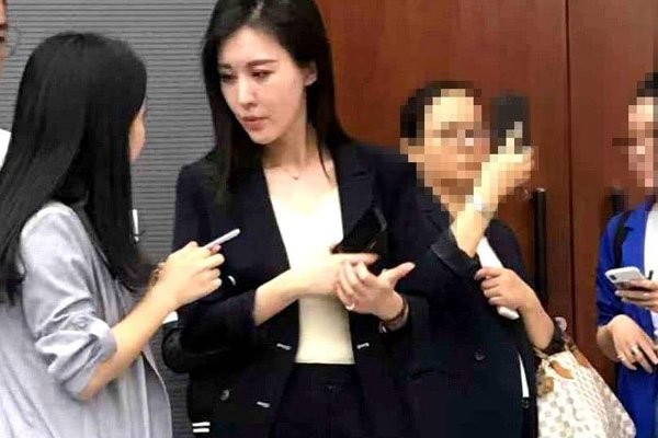 王石和田朴珺的爱情 王石和田朴珺是如何搞到一起的?