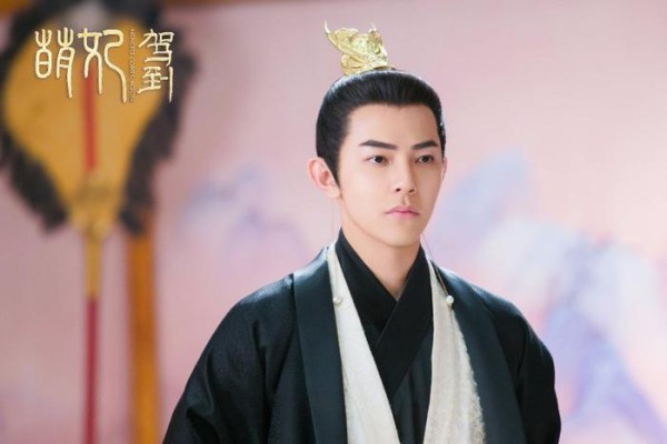 《萌妃驾到》开播，金晨或成为第二个拥有“杨幂标配”的女星